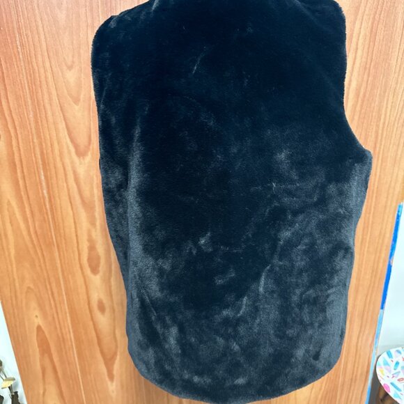 Reversible Black & White Houndstooth Faux Fur Mock Neck Zip Front - Picture 7 of 11